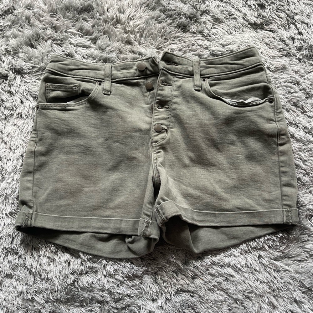 Women’s Target ‘Universal Threads’ Green size 10 Button-up shorts